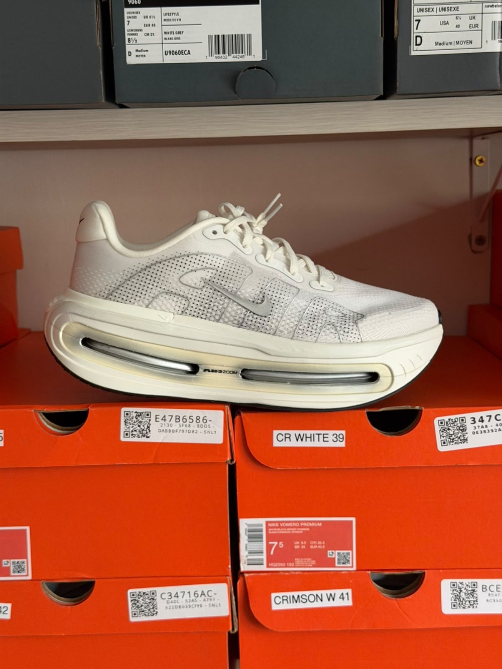 Nike Air Zoom Vomero Premium Summit White Sail — 41, Novo