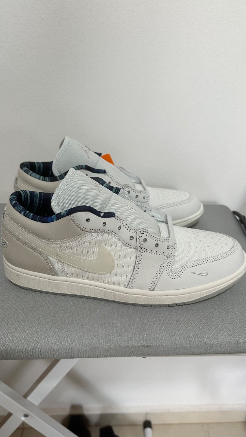 Air Jordan 1 Low SE Summit White — 43, Novo