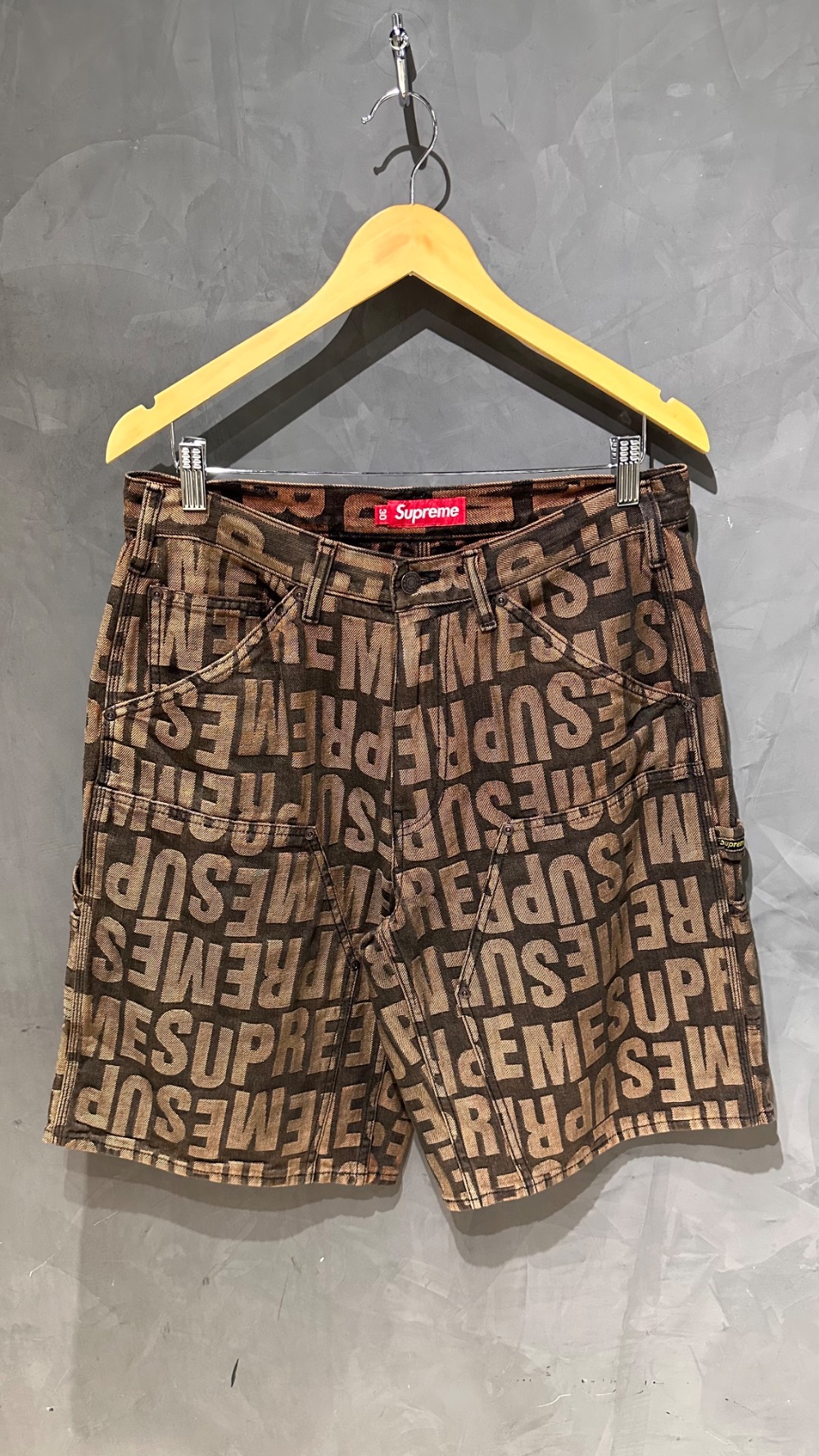 Shorts Supreme Repeat Jacquard Double Knee Denim Dark Brown SS26-W12 — 40, Novo