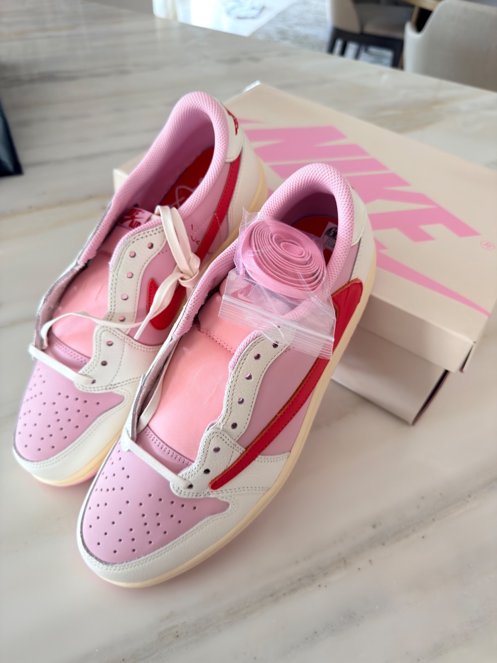 Travis Scott x Air Jordan 1 Low OG SP Sail Tropical Pink — 43.5, Novo