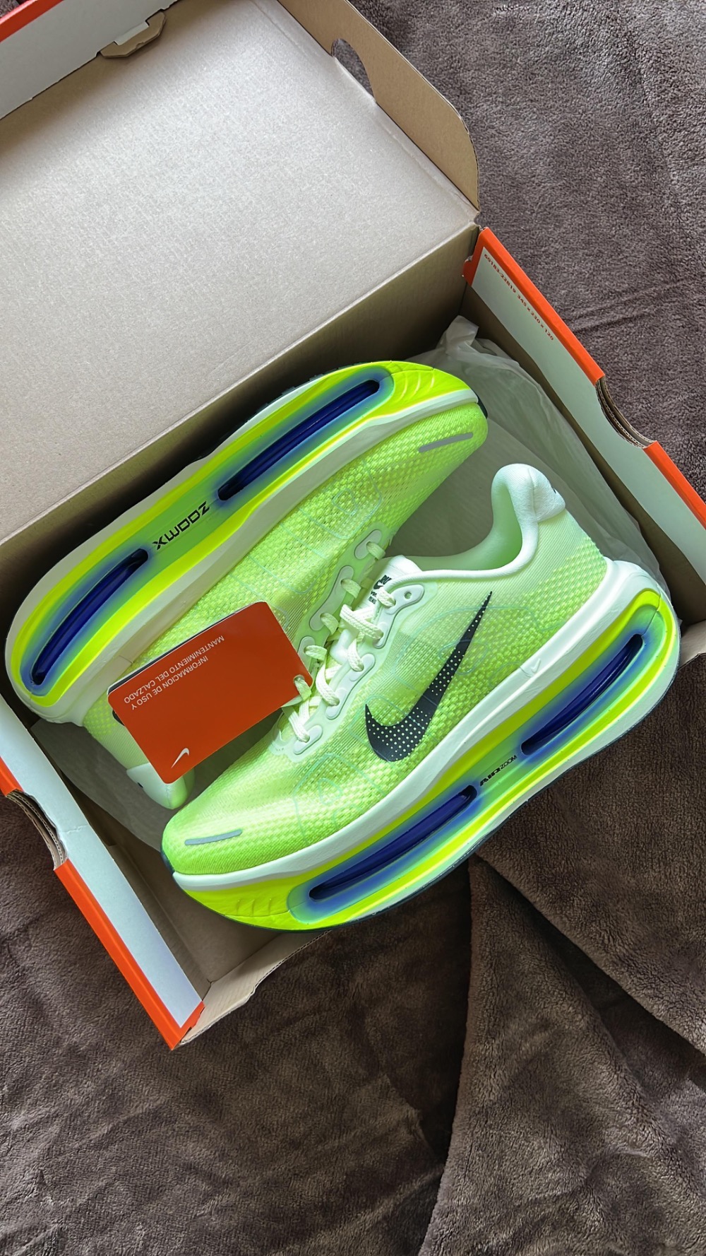 Nike Vomero Premium Volt Tint Sapphire — 45, Novo