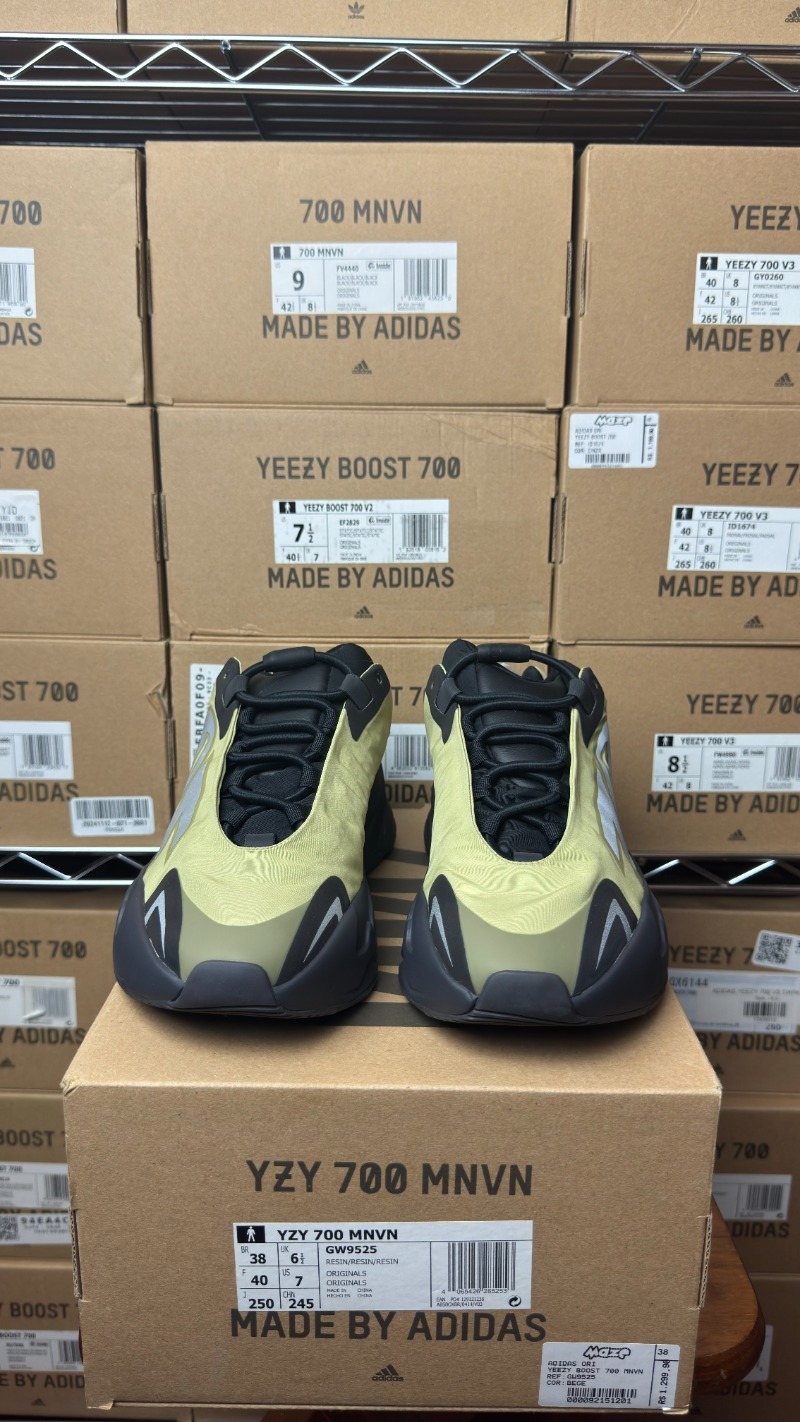 Foto 2 de Yeezy 700 MNVN Resin — 39, Usado