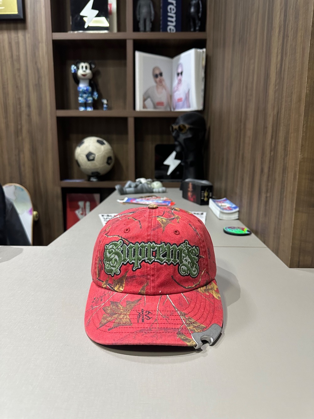 Boné Supreme Bottle Opener Realtree® Xtra Red Camo FW26-W3 — Único, Novo