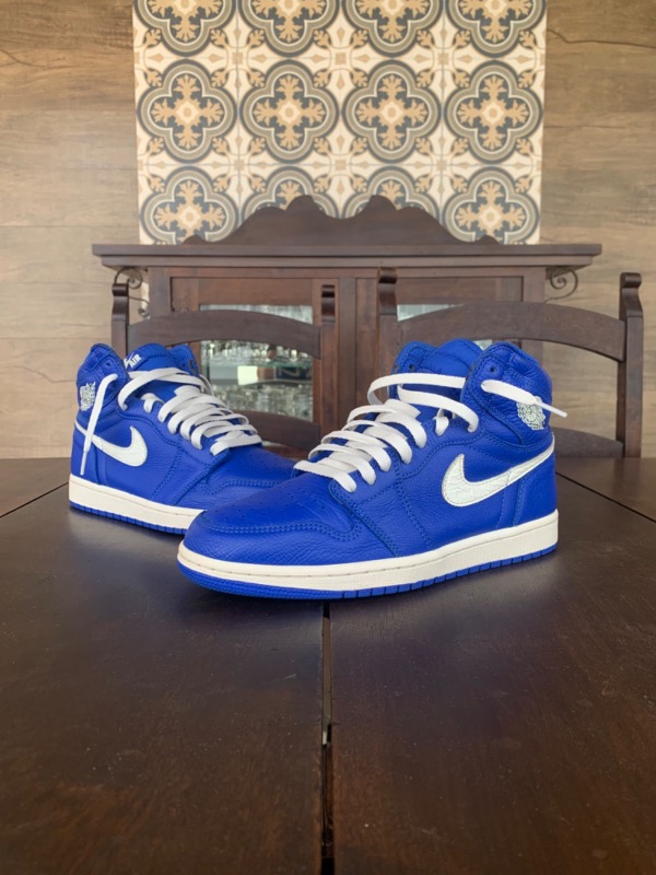 Air Jordan 1 Retro High OG Hyper Royal — 39.5, Usado