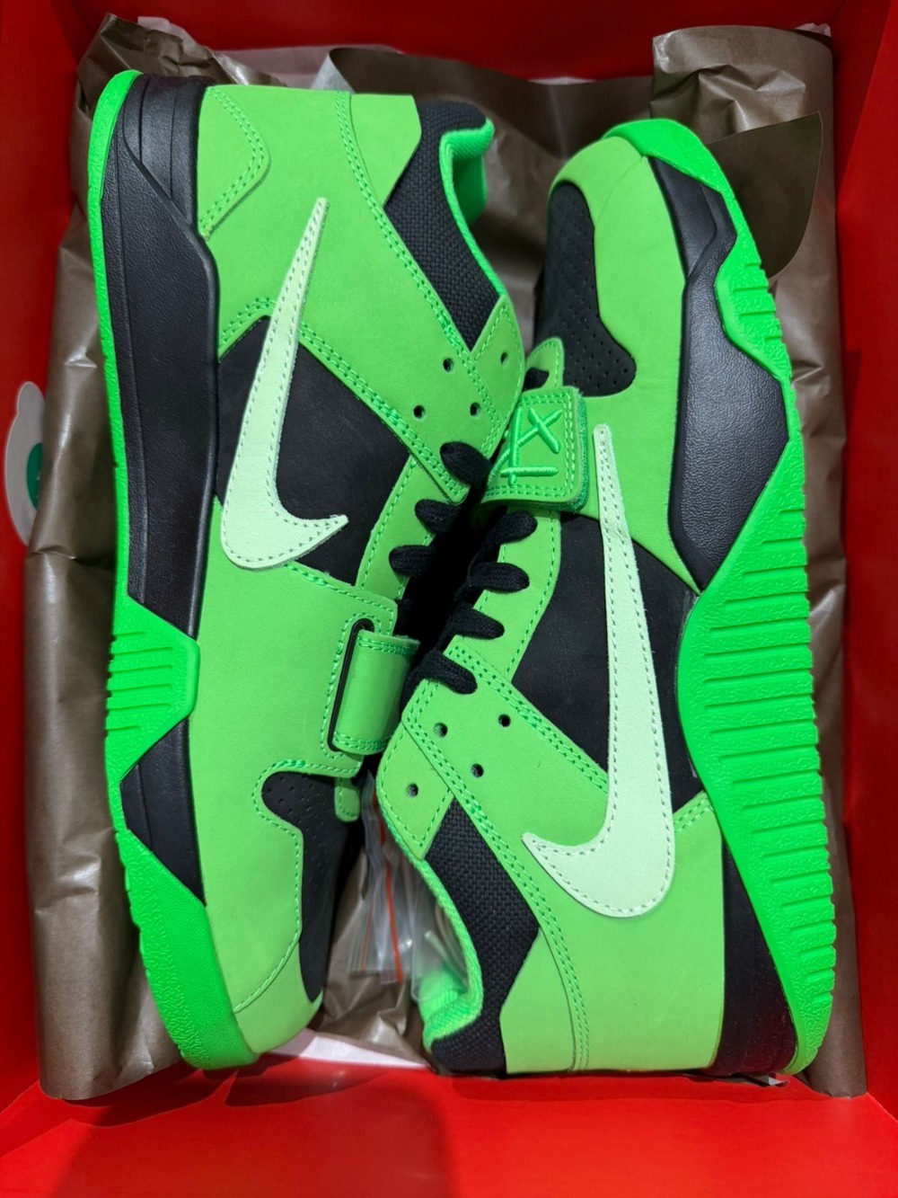 Travis Scott x Jordan Jumpman Jack TR Green Spark — 42.5, Novo
