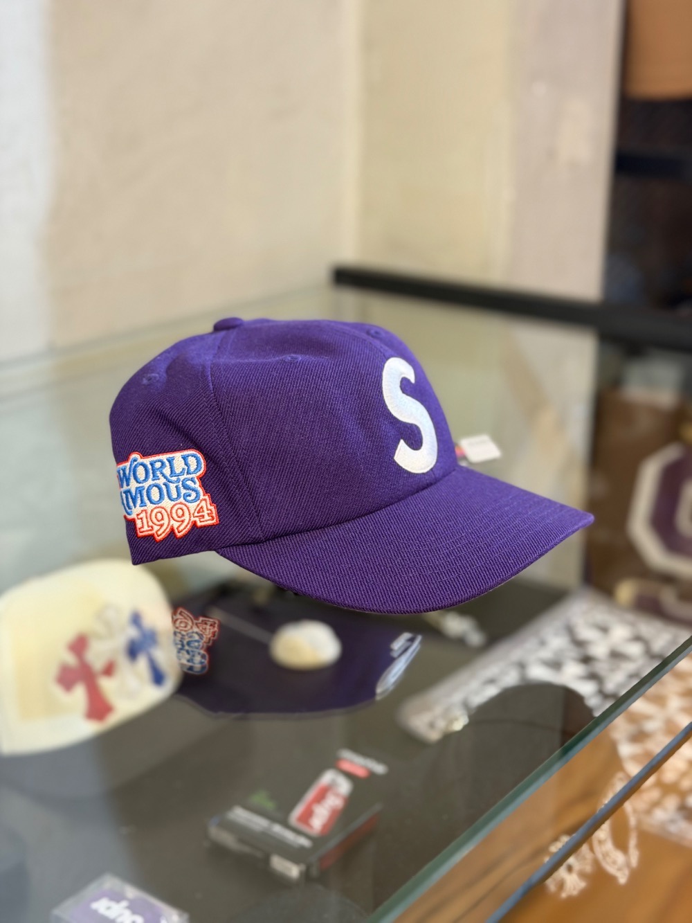Boné Supreme World Famous S Logo 6-Panel Purple SS26-W8 — Único, Novo