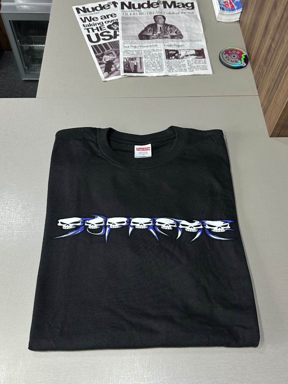 Camiseta Supreme Skulls Spellout Black FW26-W1 — G, Novo