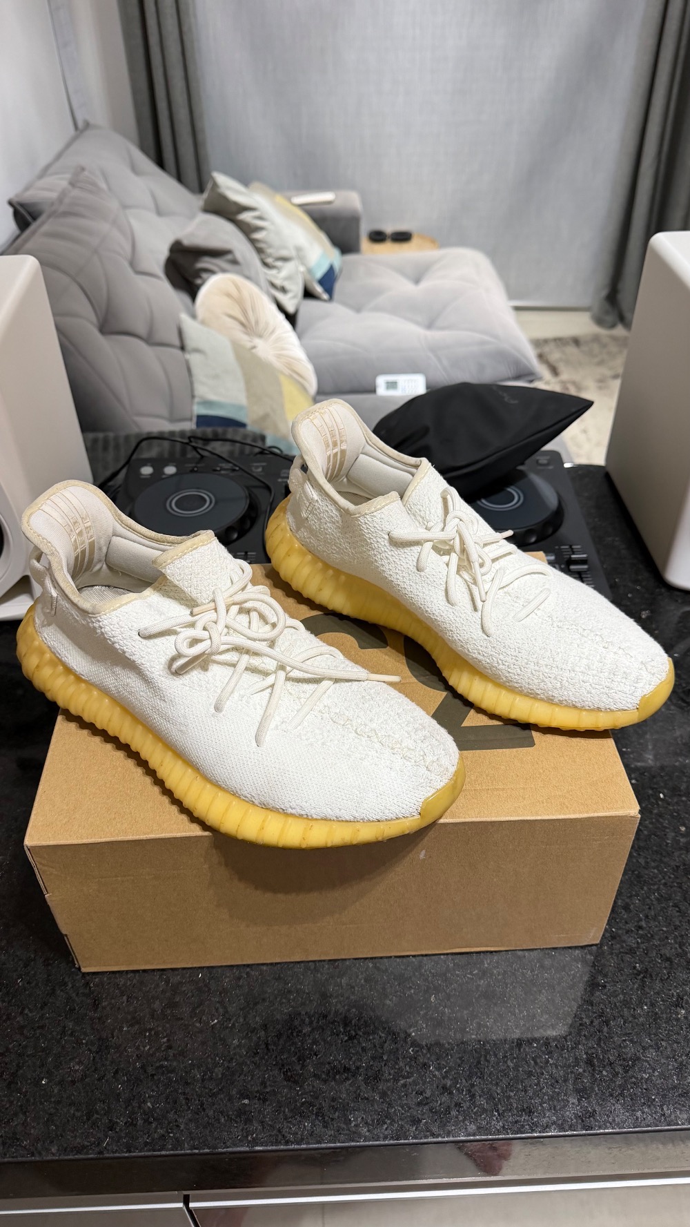 Yeezy Boost 350 V2 Cream White — 42, Usado