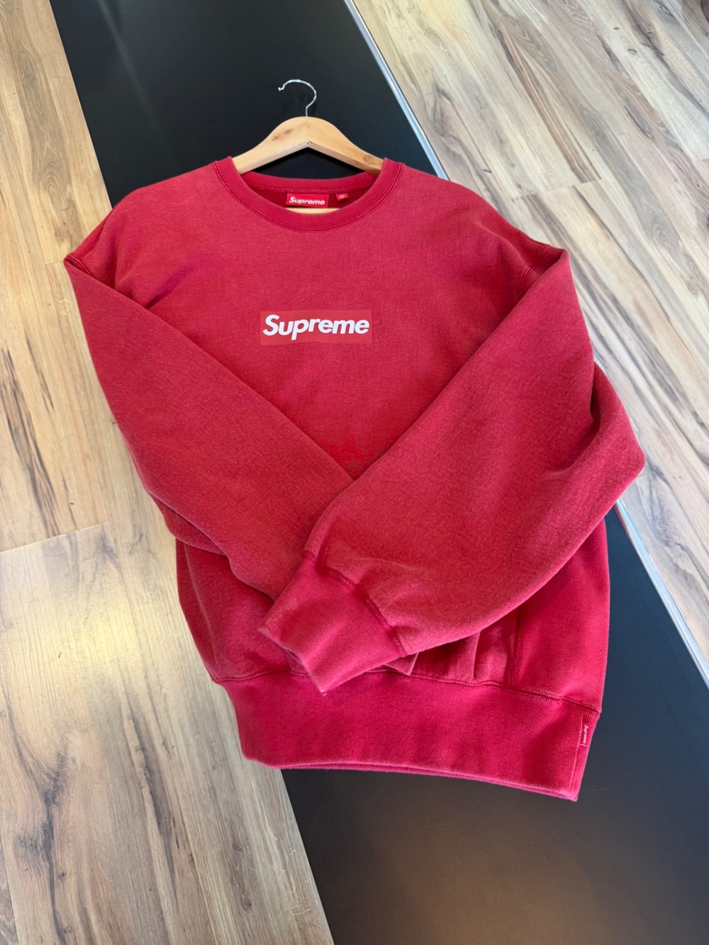 Crewneck Supreme Washed Box Logo Red — G, Novo