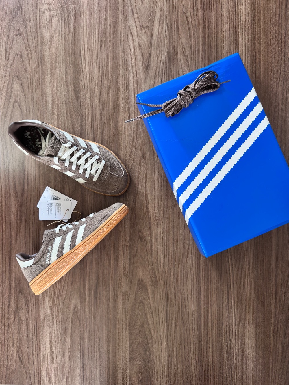 adidas Handball Spezial Earth Strata Off White Gum — 34, Novo