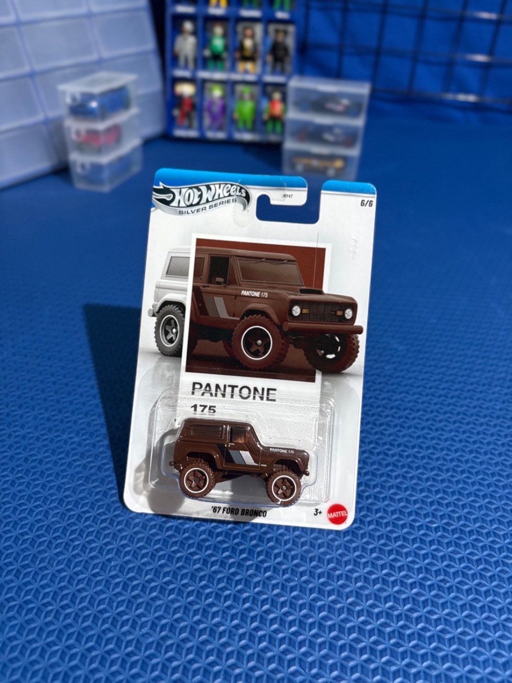 Pantone x Hot Wheels Silver Series Ford Bronco 175 Brown — Único, Novo