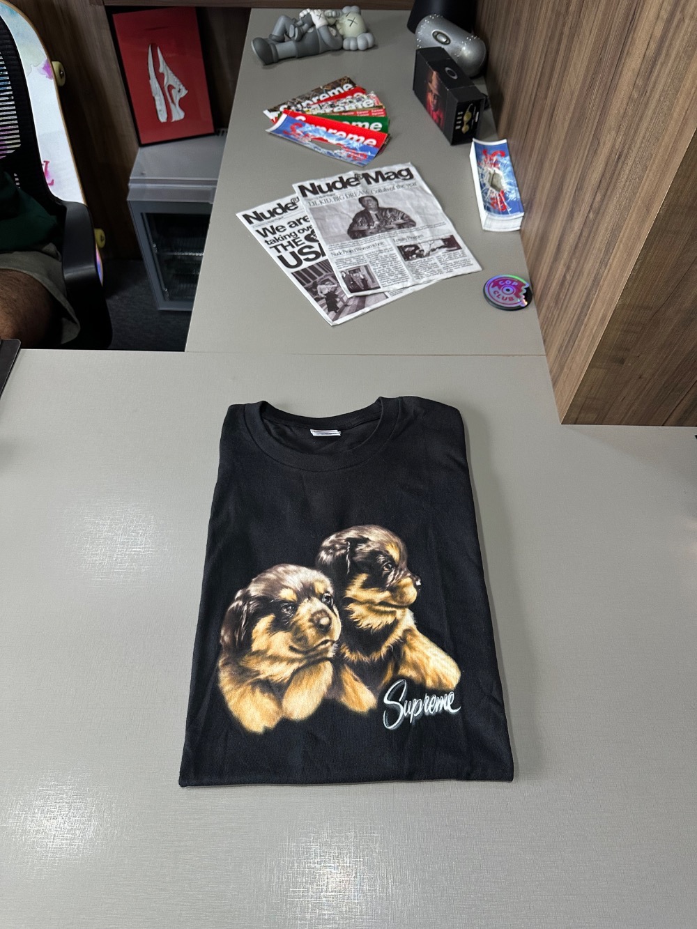 Camiseta Supreme Puppies Black FW26-W1 — M, Novo
