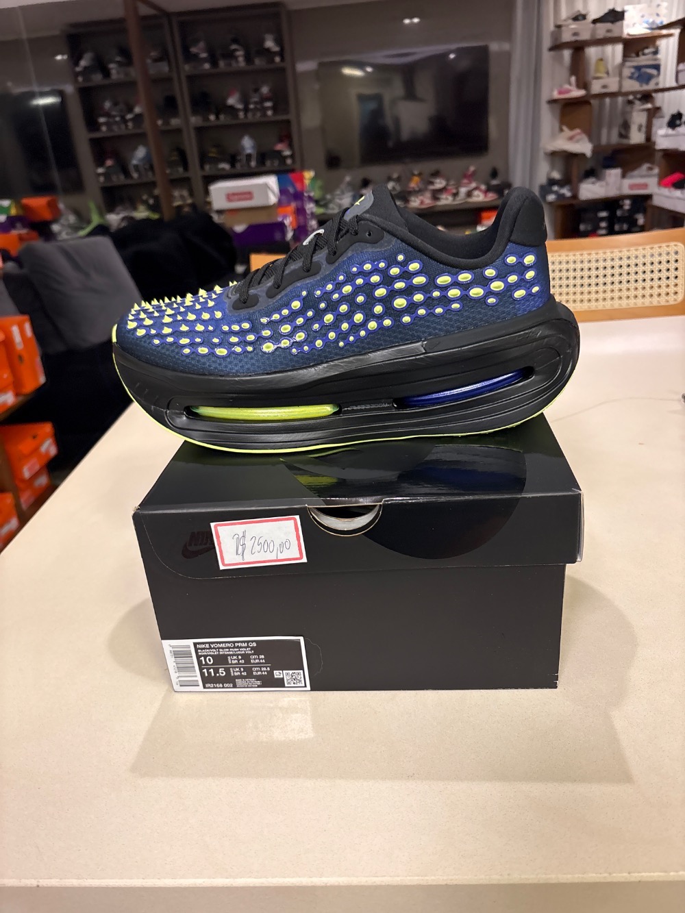Nike Vomero Premium Rush Violet Volt Glow — 42, Novo