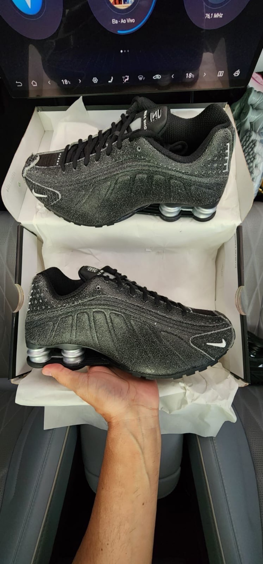 Nike Shox R4 Black Distressed — 37, Novo