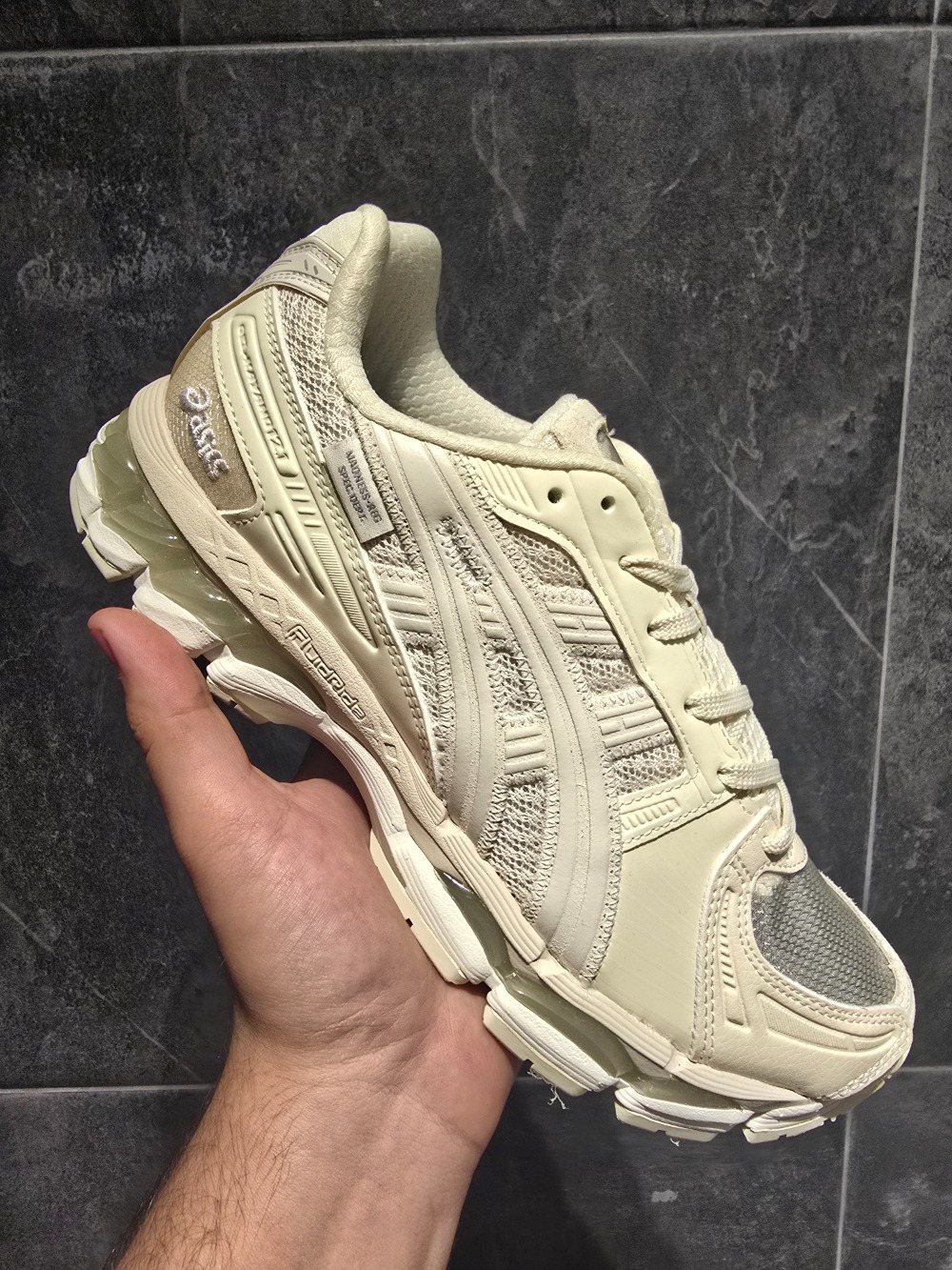 Invincible x Madness x Asics Gel-Kayano 12.1 Vanilla — 40 / 41 / 42, Novo