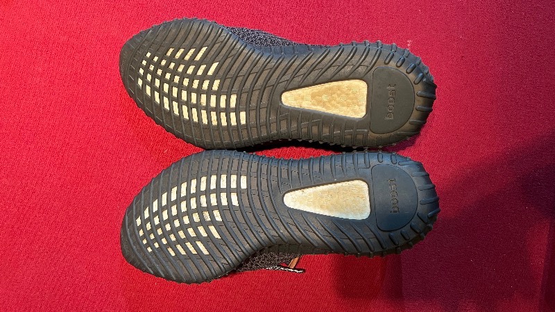 Foto 4 de Yeezy Boost 350 Pirate Black (2023) — 45, Usado