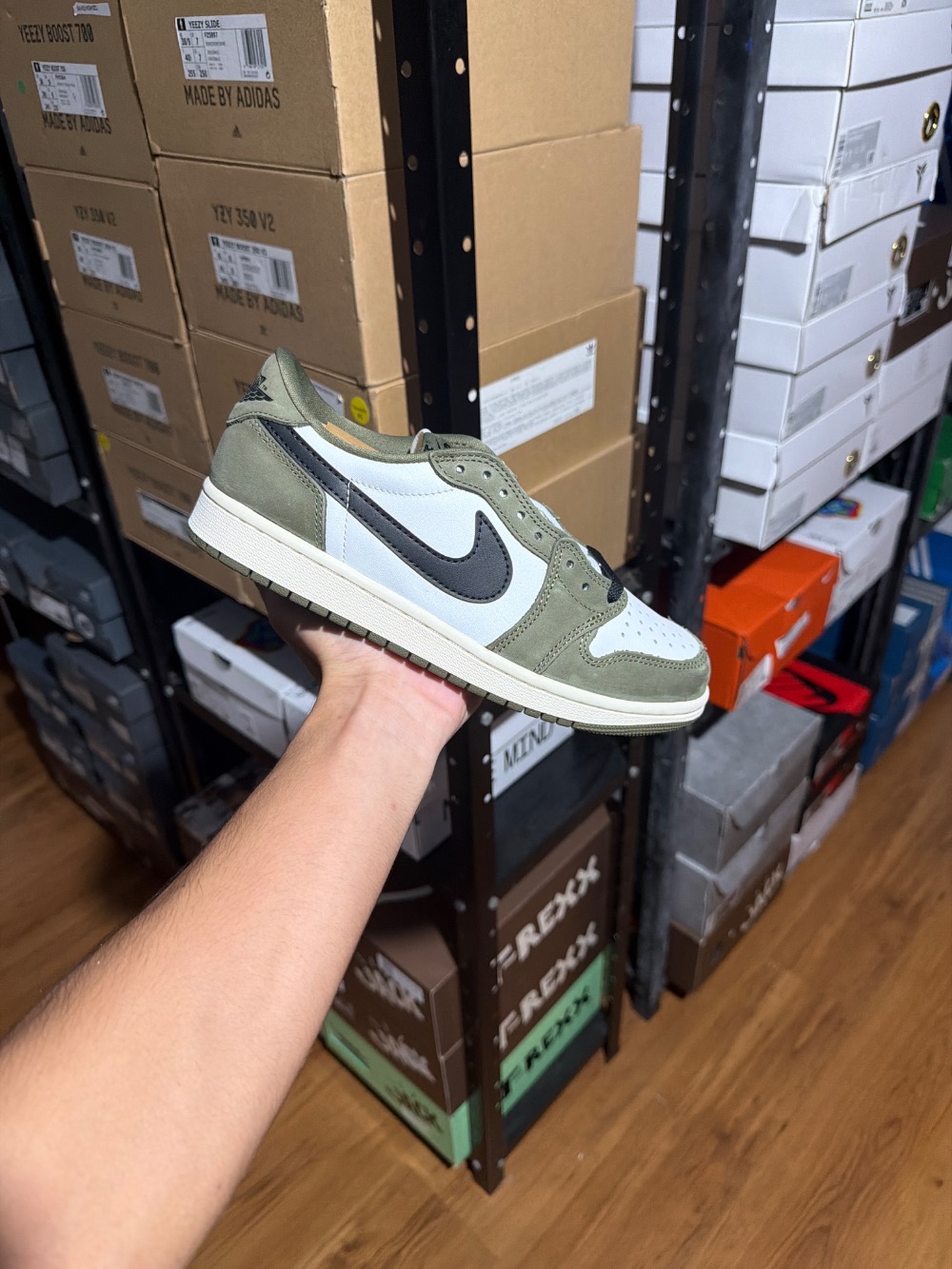 Air Jordan 1 Low OG Medium Olive — 42, Novo