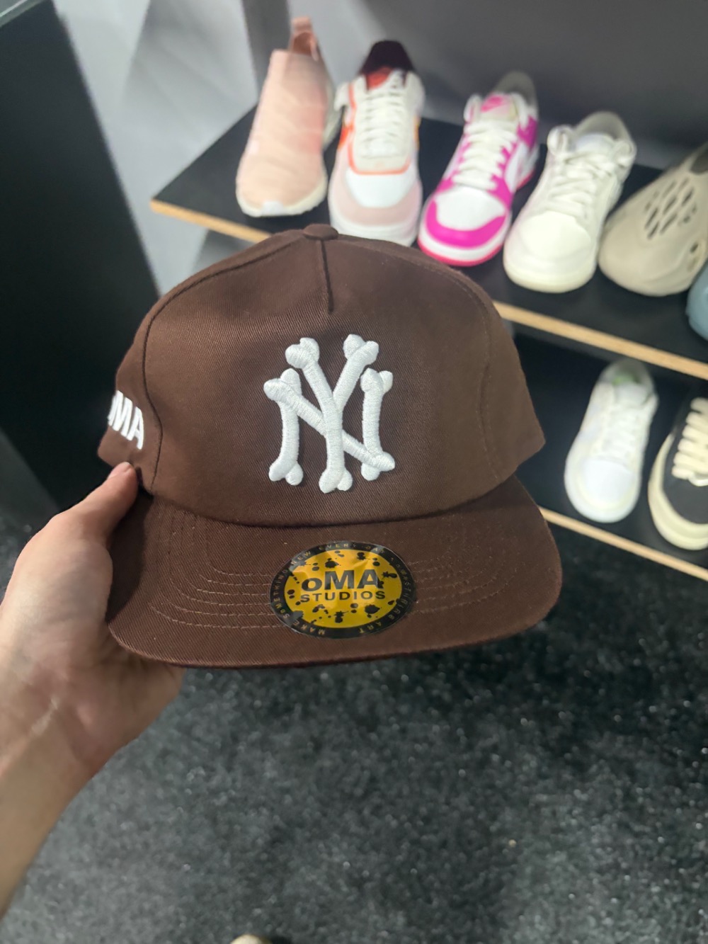 Boné oMA Studios NY Bones Brown — Único, Novo