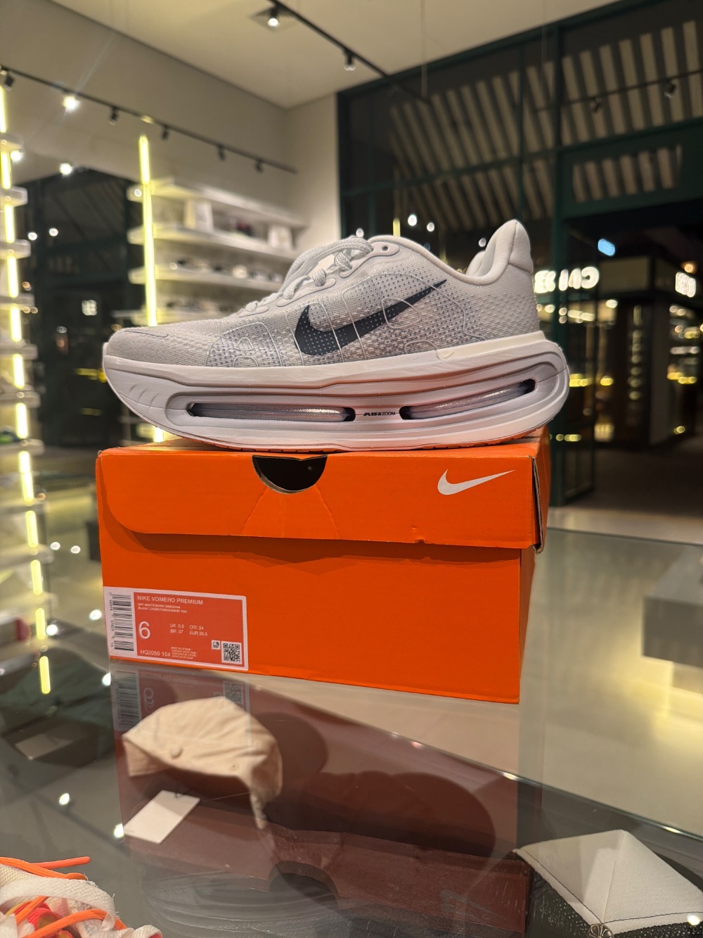 Nike Vomero Premium Off-White Grey Fog Dark Obsidian — 37, Novo