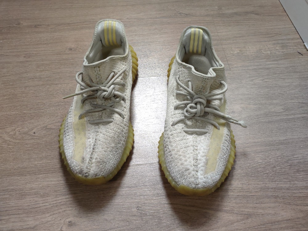 Yeezy Boost 350 v2 Light — 42, Usado