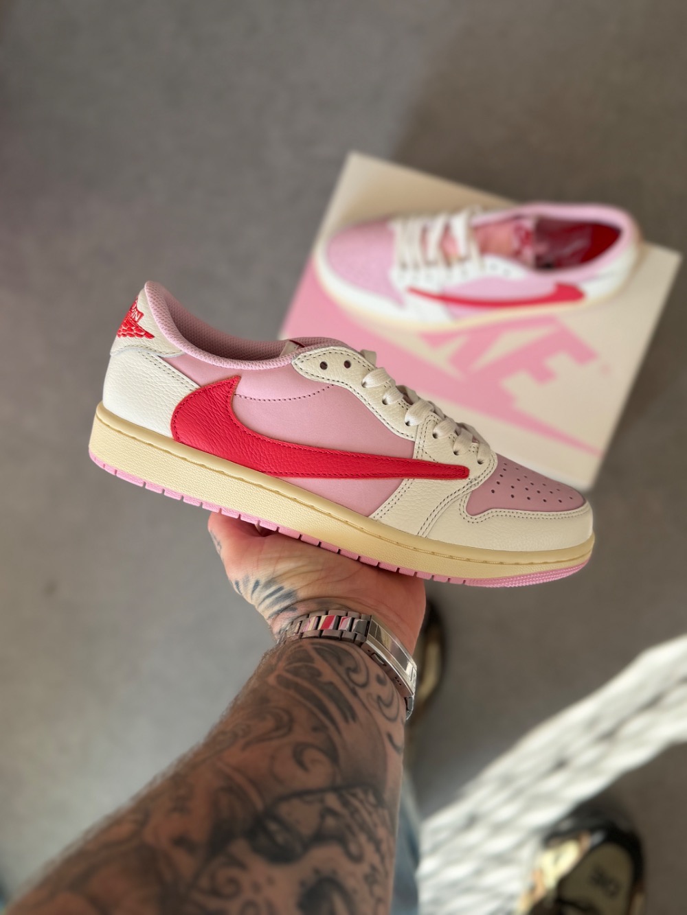 Travis Scott x Air Jordan 1 Low OG SP Sail Tropical Pink — 40.5, Novo