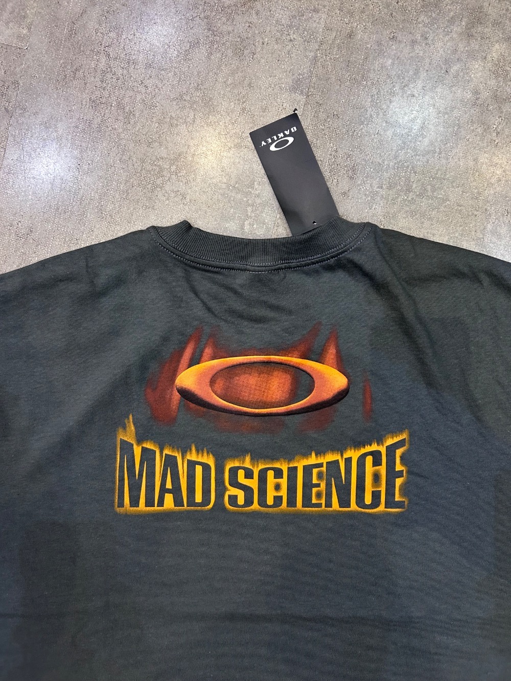 Camiseta Oakley Mad Science Logo Blackout — G, Novo