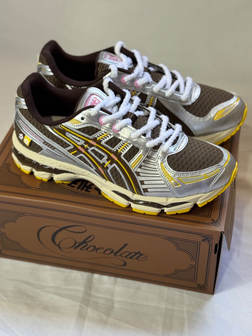 VandyThePink x Asics Gel-Kayano 12.1 Chocolate — 42, Novo