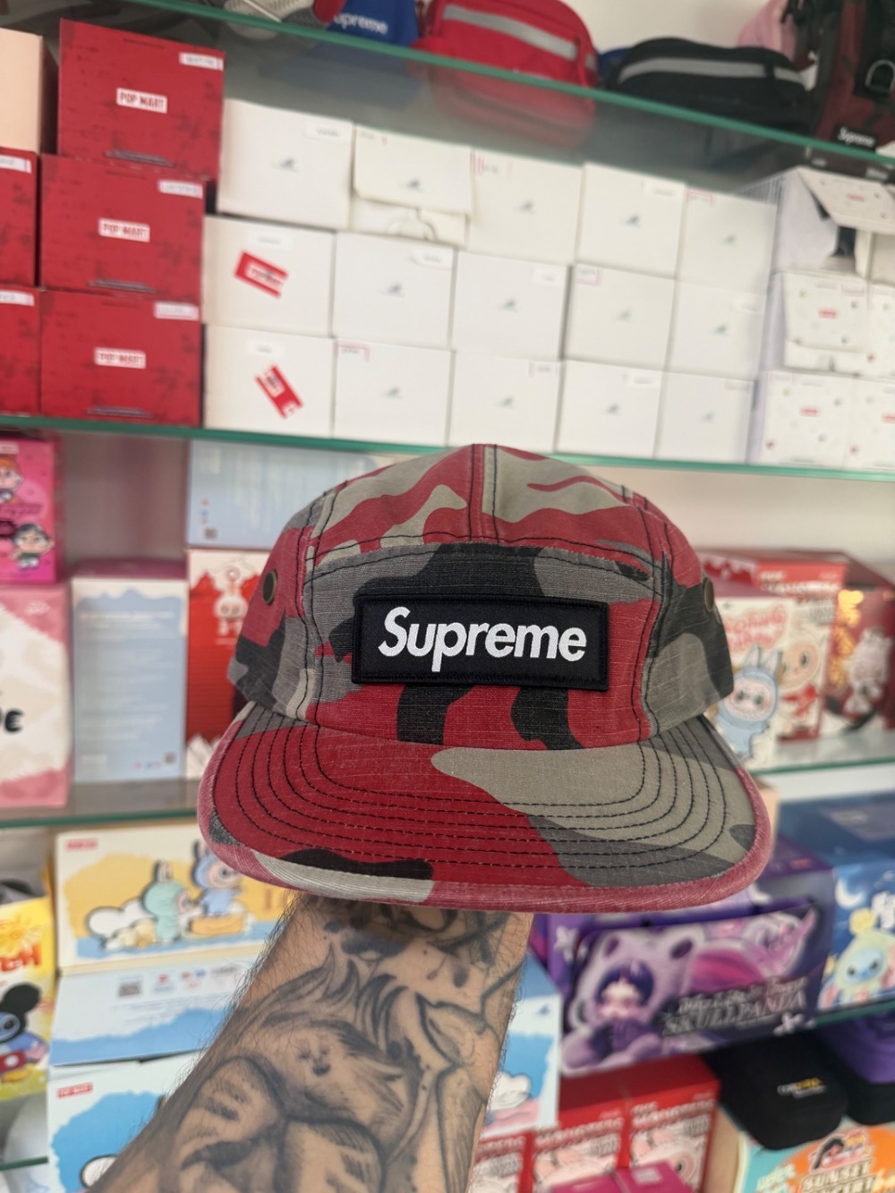 Boné Supreme Military Camp Red Camo SS26-W4 — Único, Novo