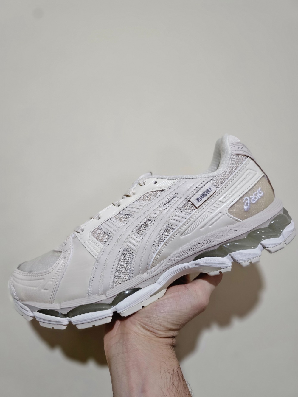 Invincible x Madness x Asics Gel-Kayano 12.1 Vanilla — 40 / 41, Novo