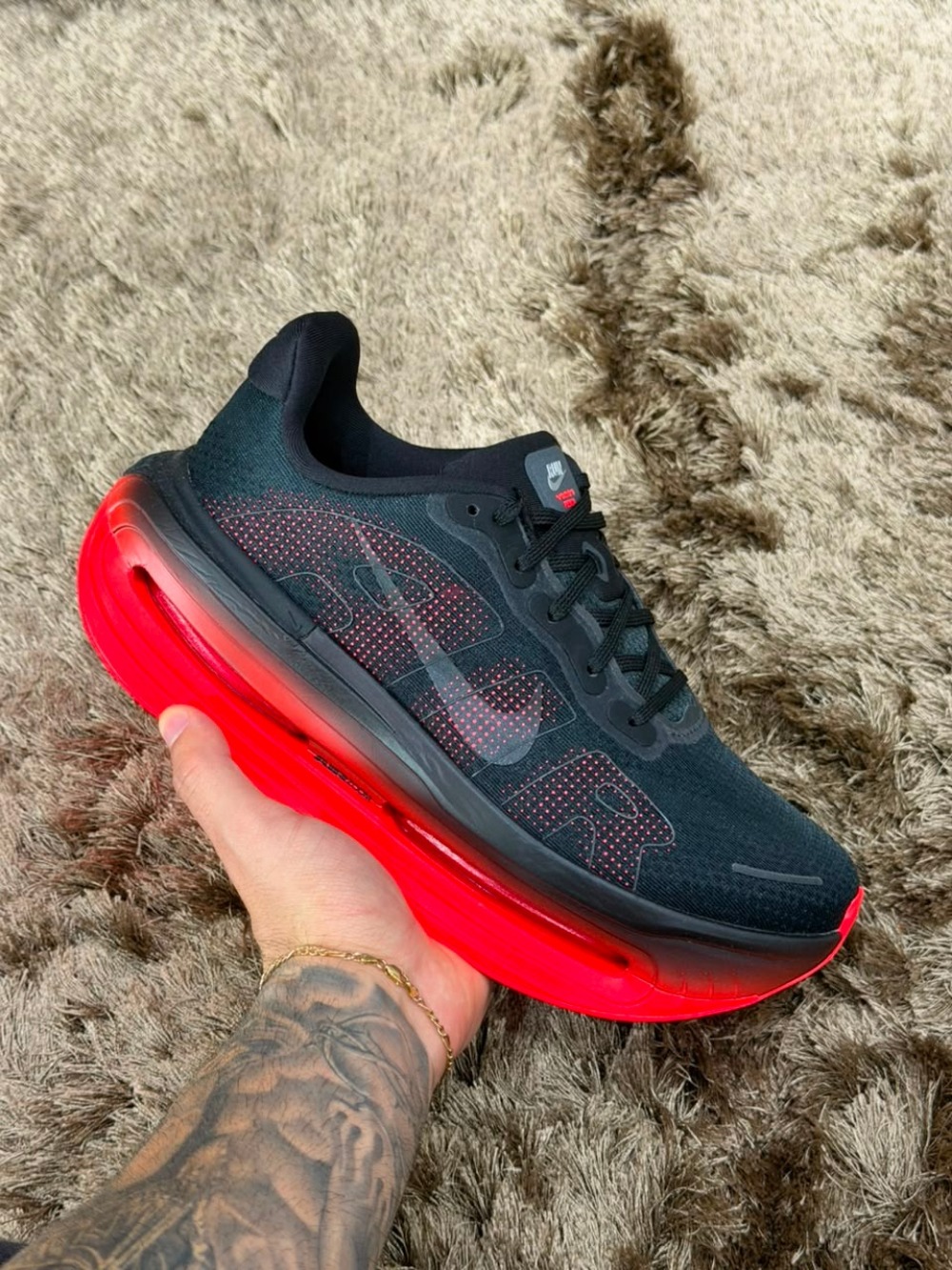 Nike Vomero Premium Black Bright Crimson — 40, Novo
