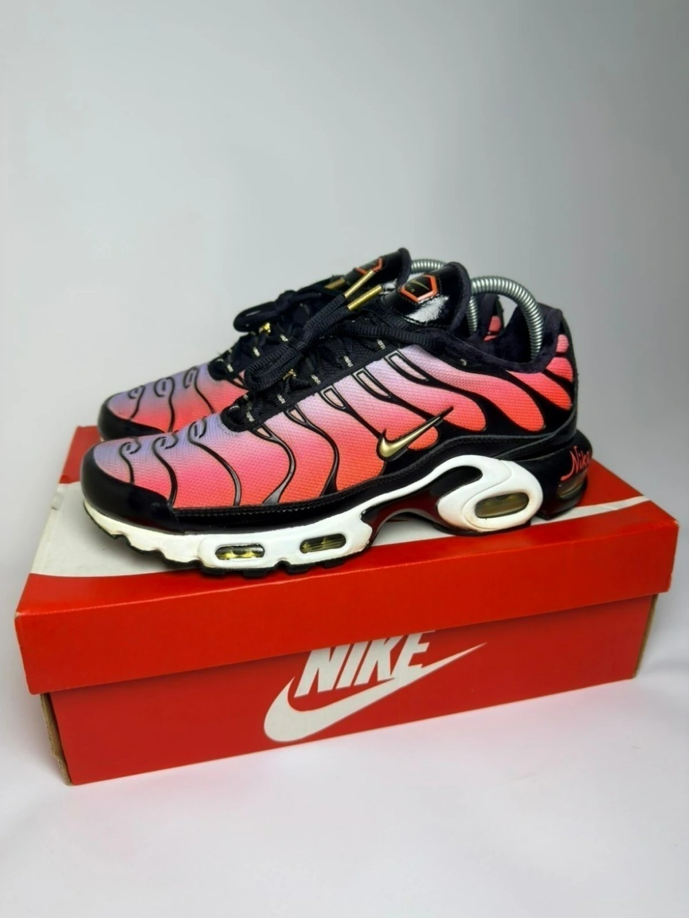 Nike Air Max Plus Sisterhood Red — 40, Usado