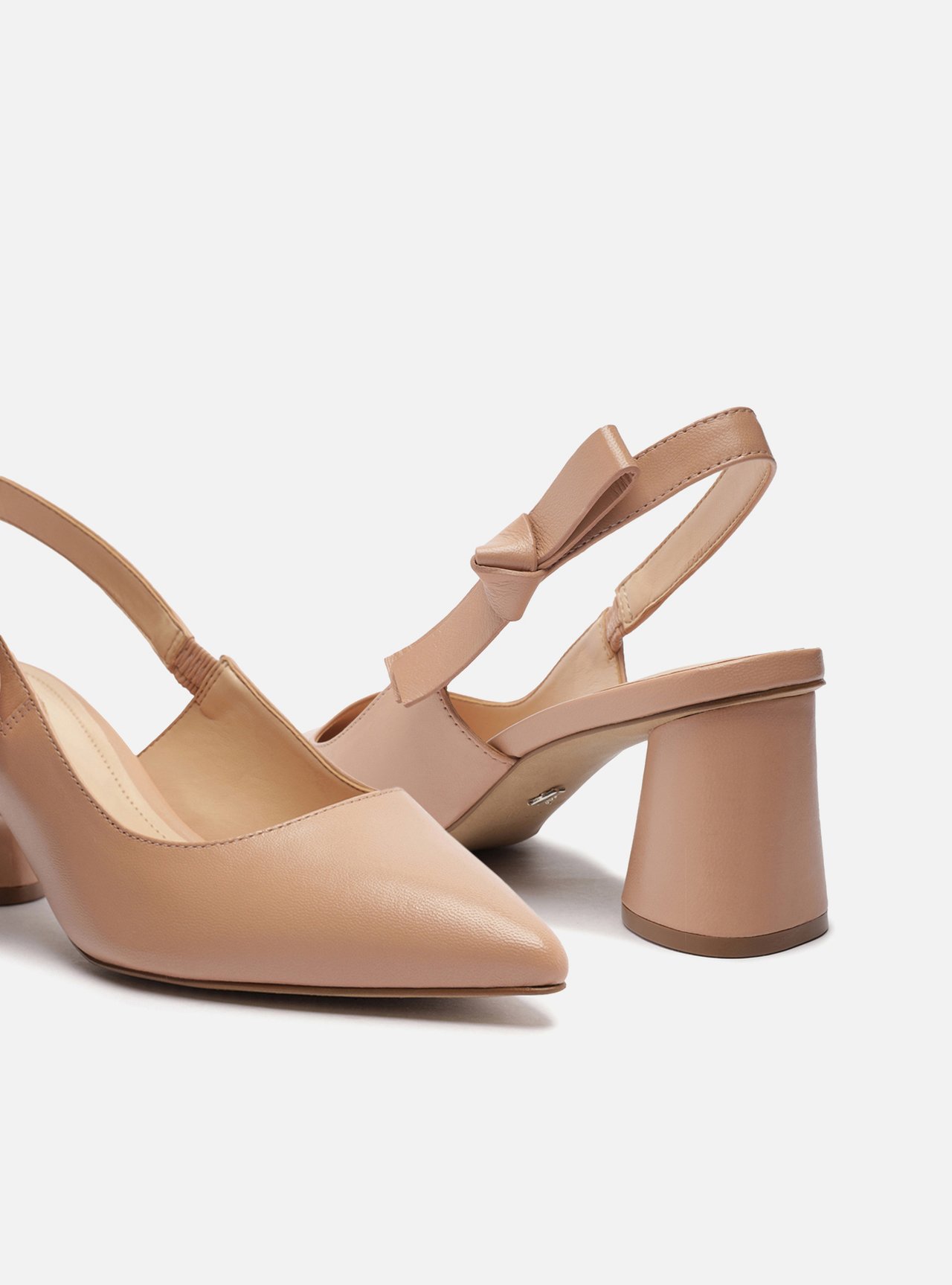 Foto 4 de Scarpin Nude Couro Bico Fino Slingback
