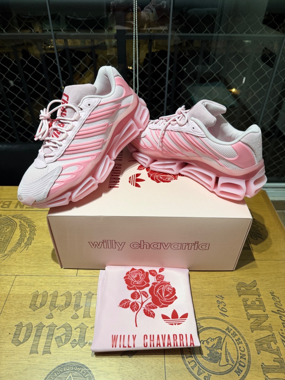 Willy Chavarria x adidas Megaride AG Clear Pink Power Red — 44, Novo