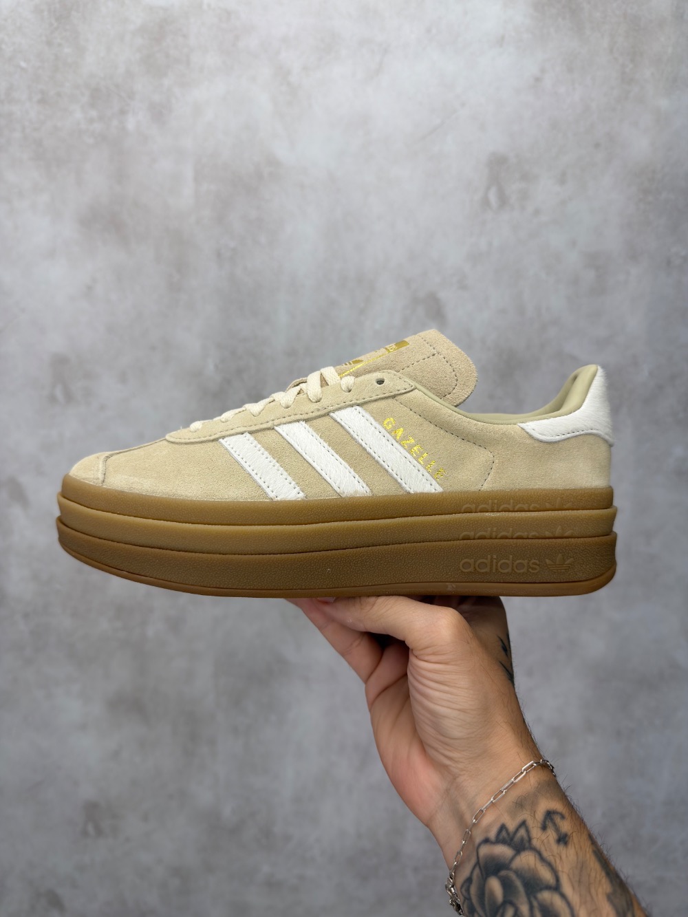 adidas Gazelle Bold Stone Khaki Cream White Gold Metallic — 36 / 37 / 38, Novo