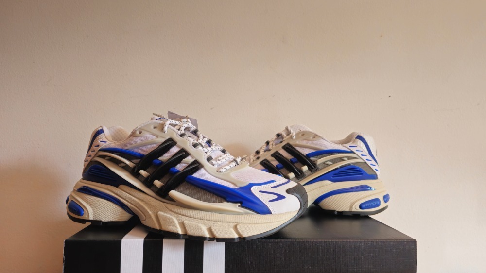 Pharrell Williams x adidas Adistar Jellyfish Focus Olive Core Black Royal — 43, Novo