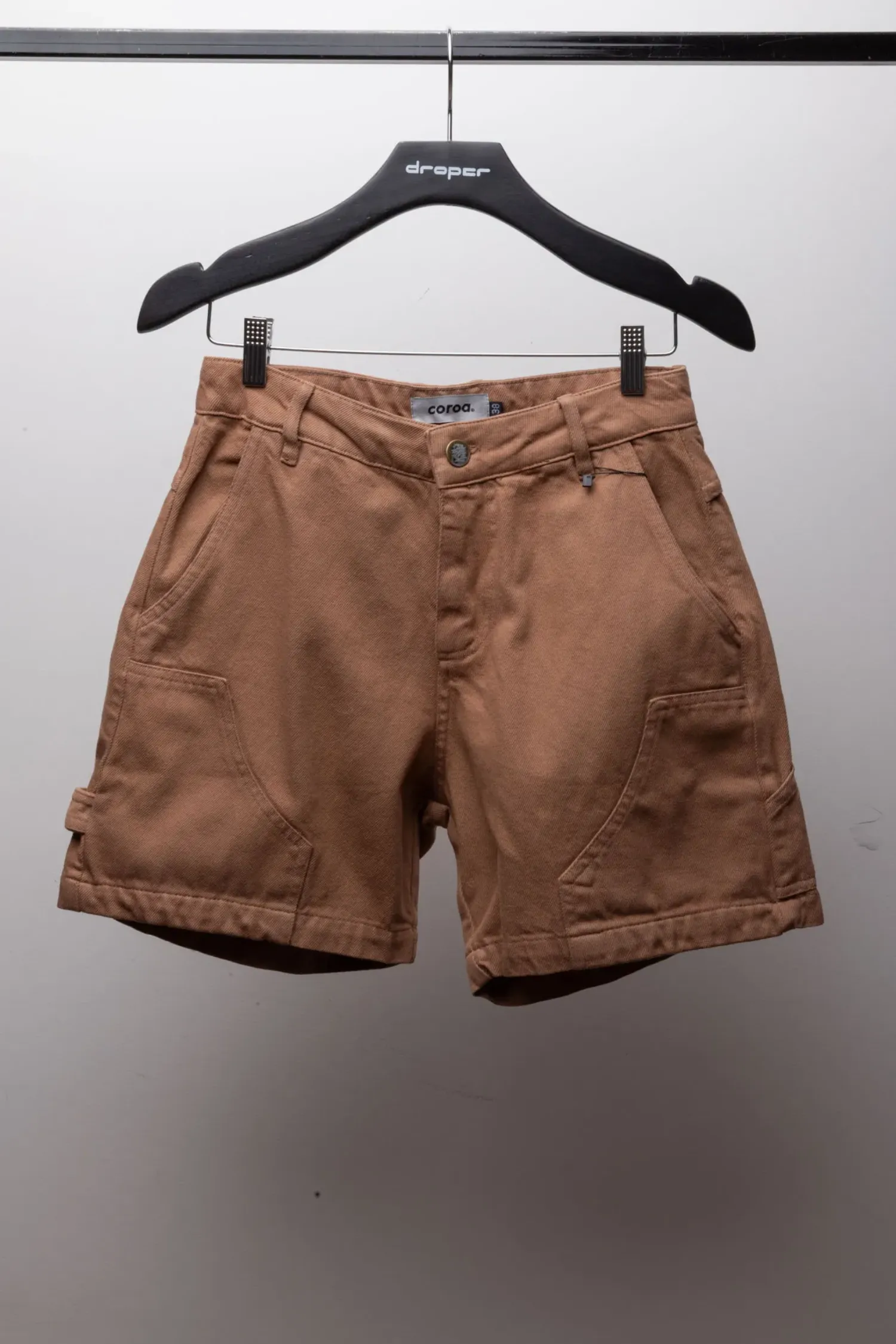 Bermuda Coroa Clothing Company Sarja Carpenter Caramel — 38 / 40 / 42 / 44 / 46 / 48 / 50, Novo