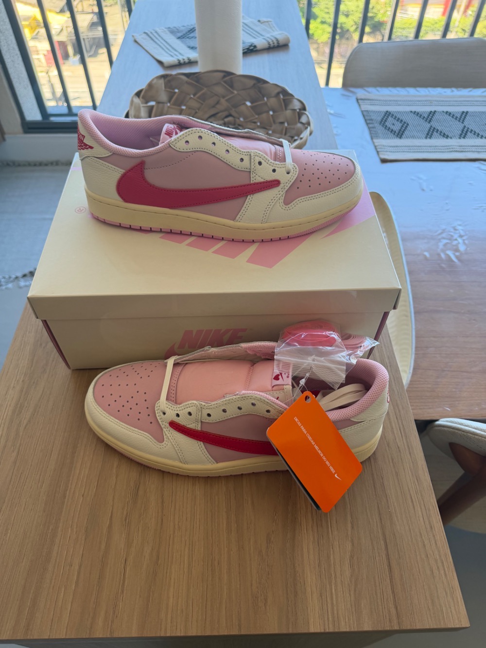 Travis Scott x Air Jordan 1 Low OG SP Sail Tropical Pink — 42, Novo