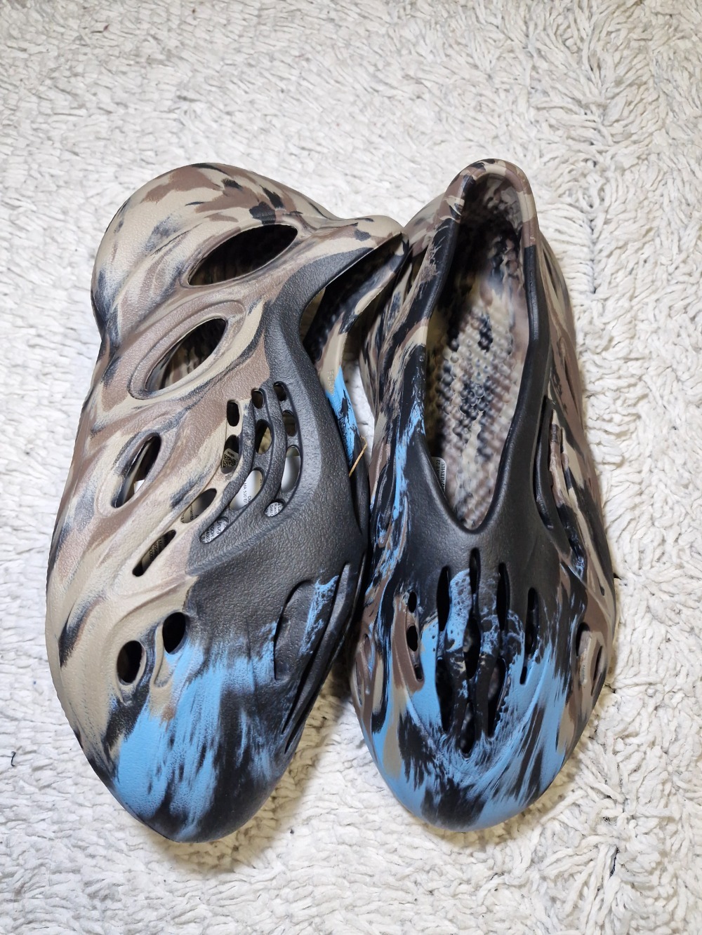 Yeezy Foam Runner MX Cinder — 38 / 39, Novo