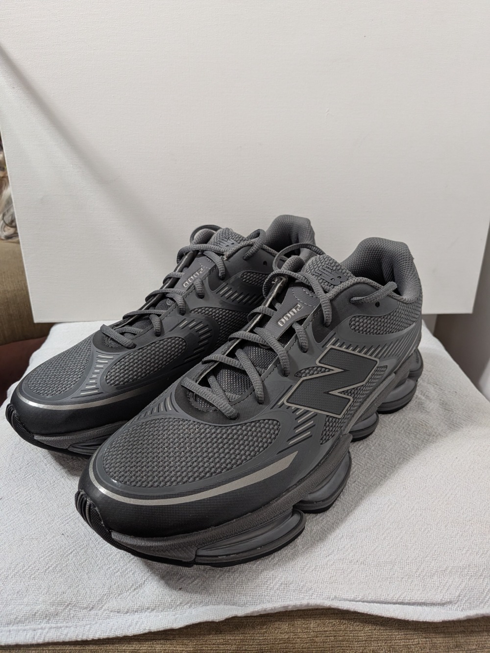 New Balance Abzorb 2000 Grey Days Truffle Salt Castlerock — 43.5, Novo