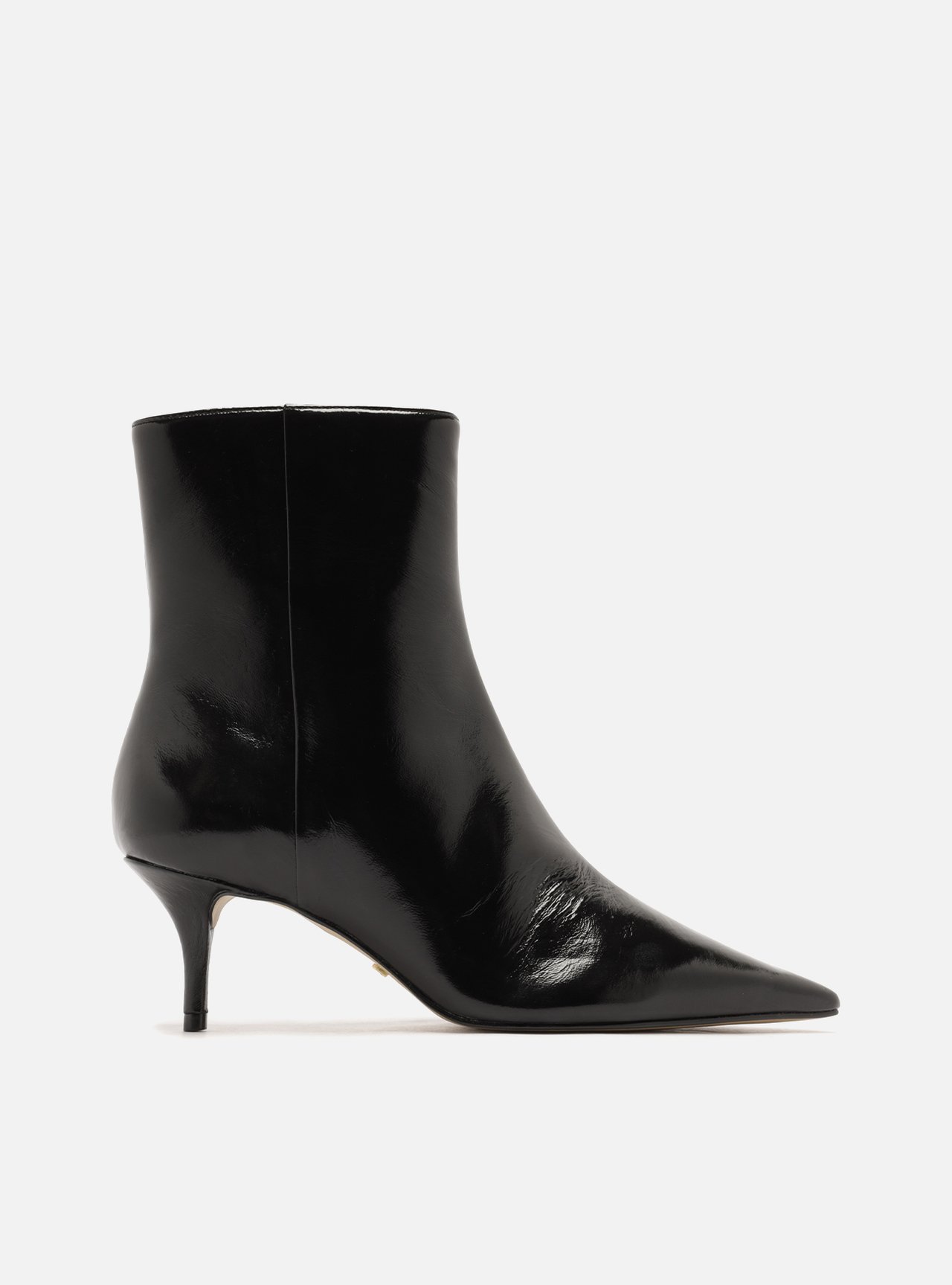 Bota Preta Couro Acetinado Cano Curto Salto Baixo
