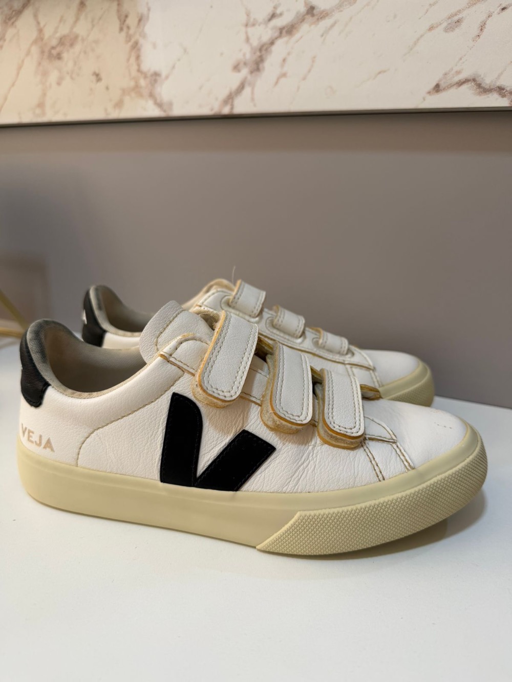 Veja Recife Leather White Black — 35, Usado