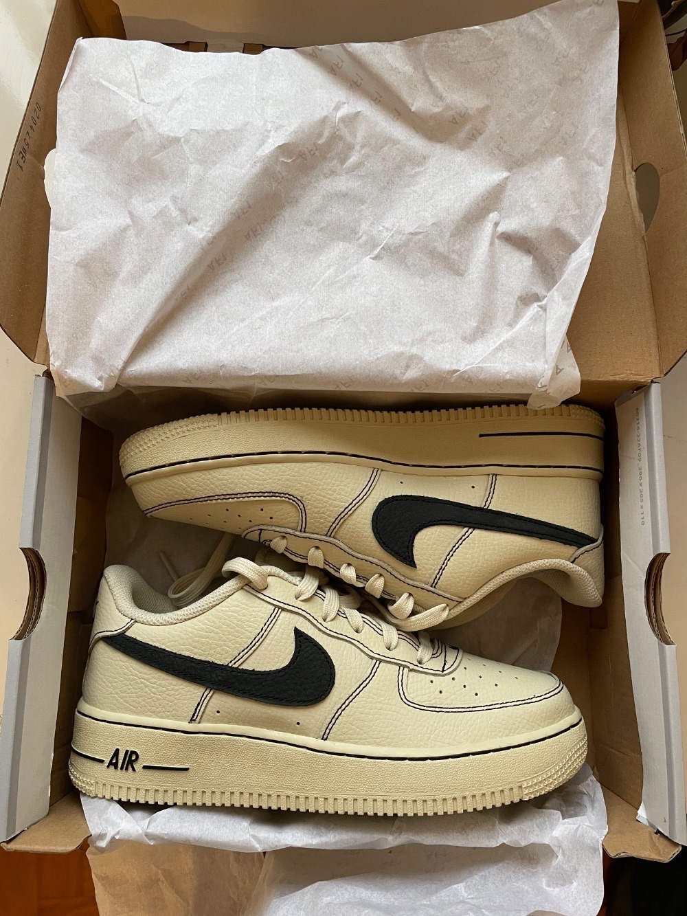 Nike Air Force 1 ´07 LV8 Light Bone Black — 38 / 44, Novo