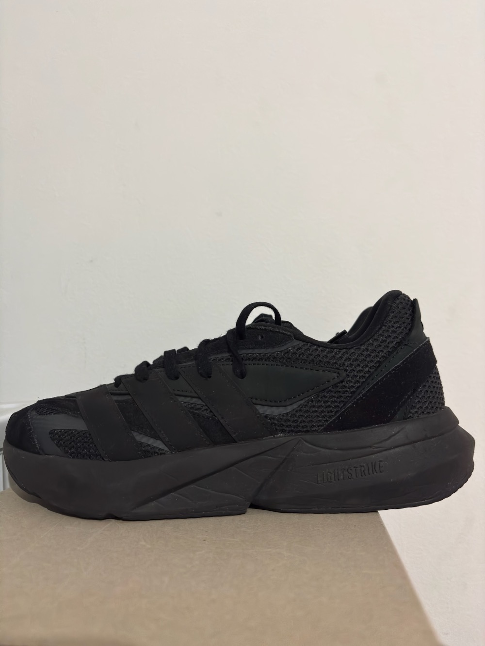 adidas Lightblaze Alumina Core Black Cloud White — 40, Usado
