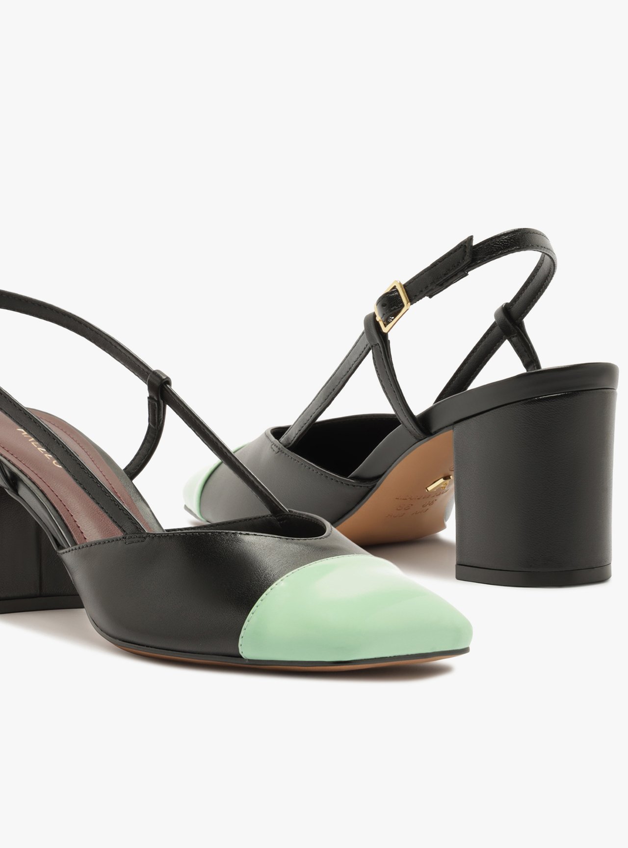 Foto 4 de Scarpin Margot Preto Verniz Salto Bloco Slingback