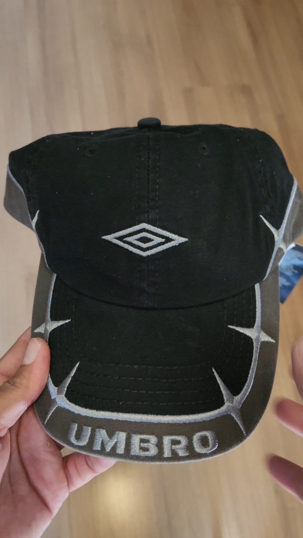 Boné Umbro Spikes Black — Único, Novo
