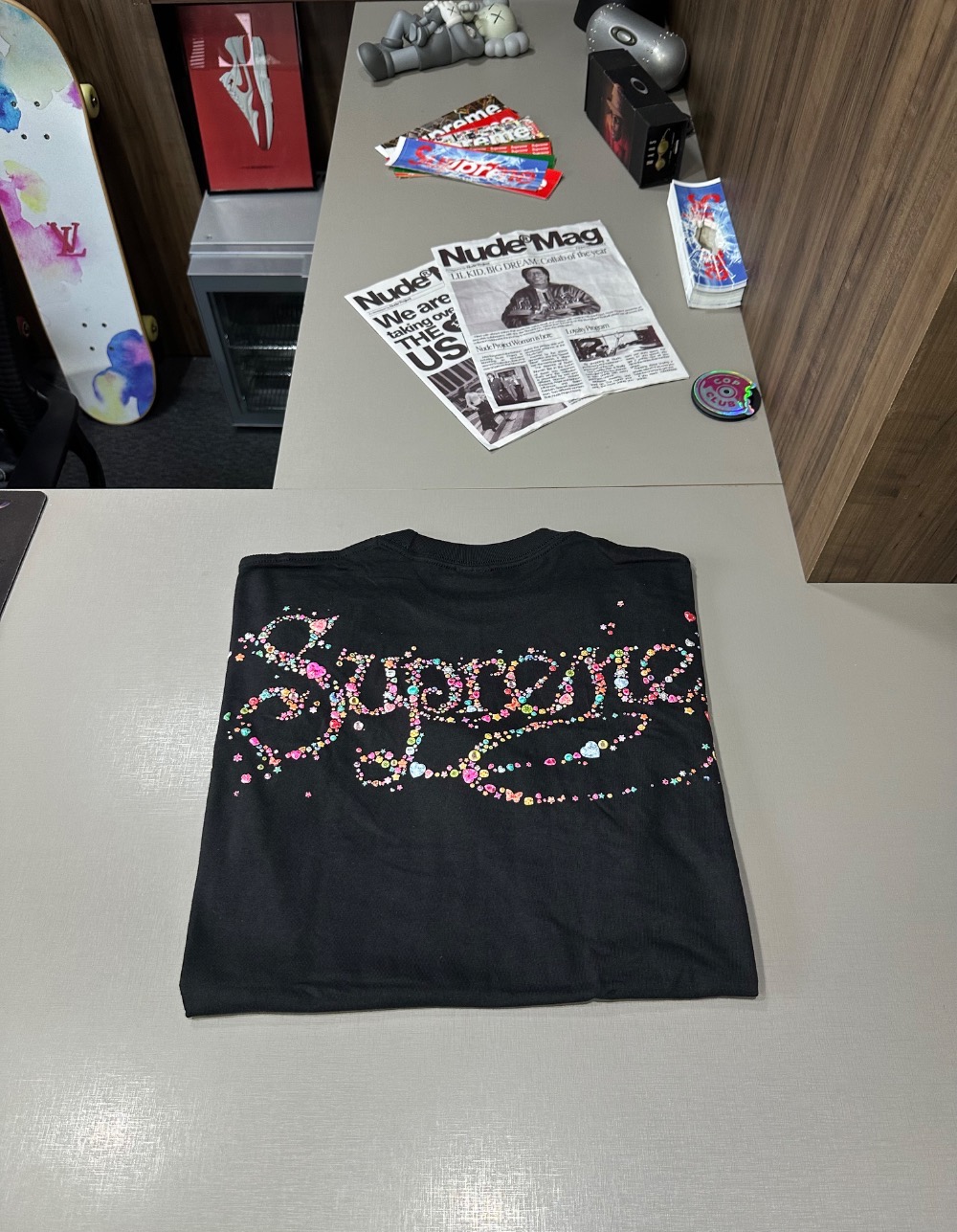 Camiseta Supreme Gems Black FW26-W1 — G, Novo