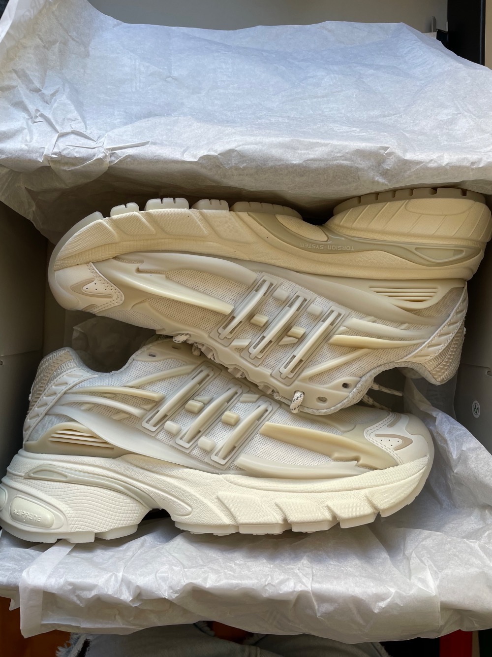 Pharrell Williams x adidas Adistar Jellyfish Chalk White — 38, Novo
