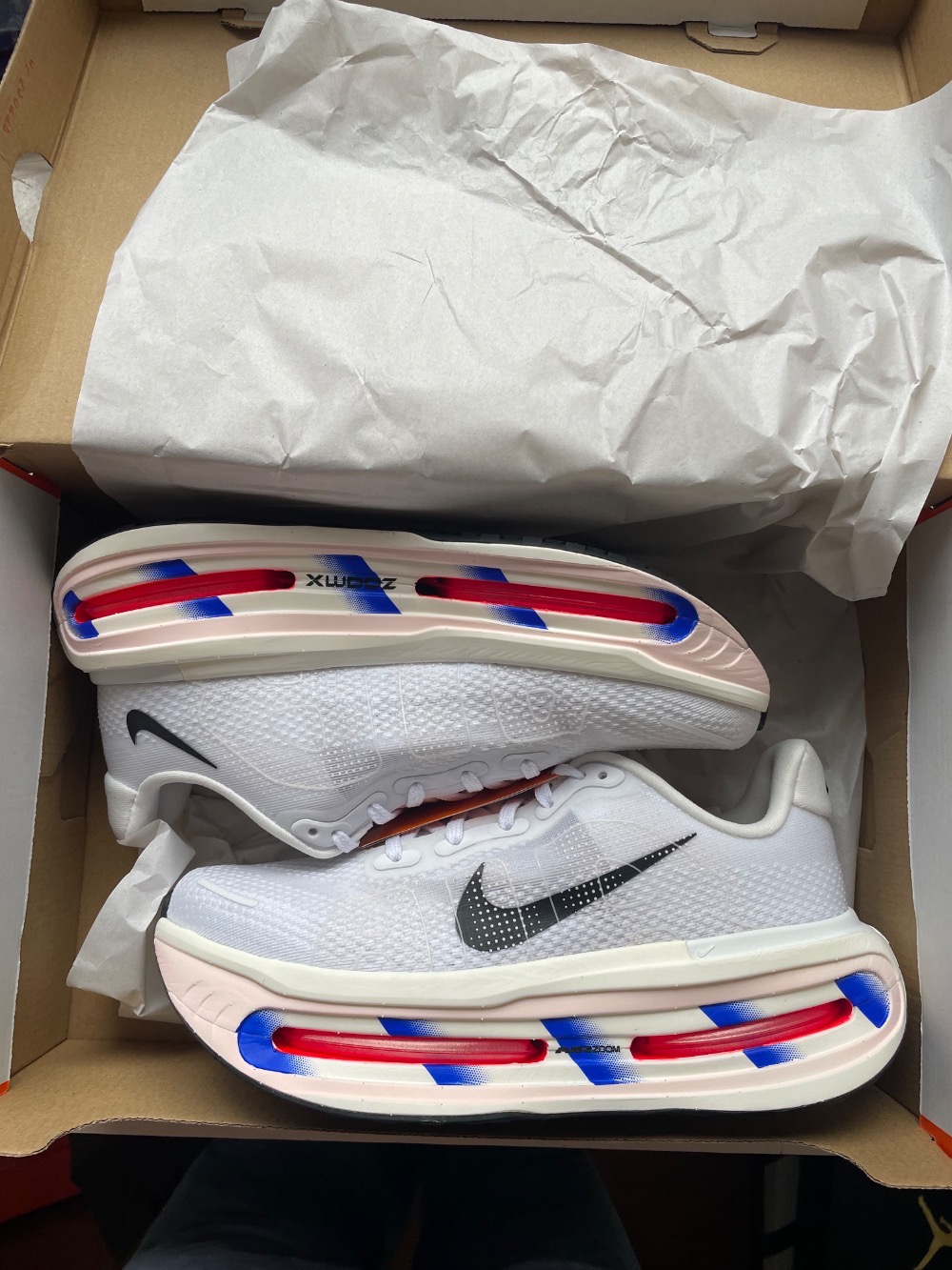 Nike Vomero Premium CM White Racer Blue Crimson — 39, Novo