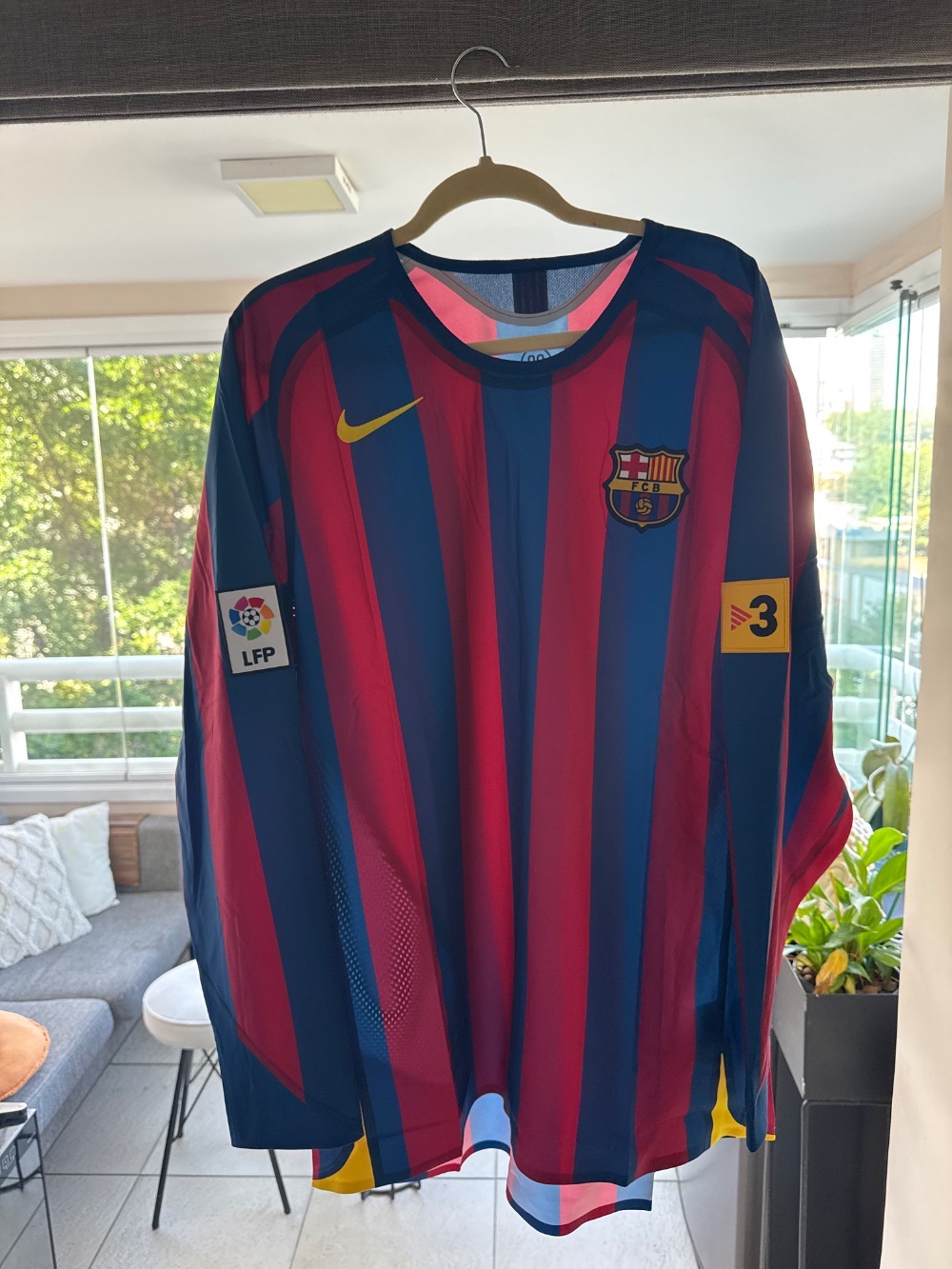 Camiseta Nike FC Barcelona Reissue 2005/06 Gym Blue Desert Maroon — XG, Novo