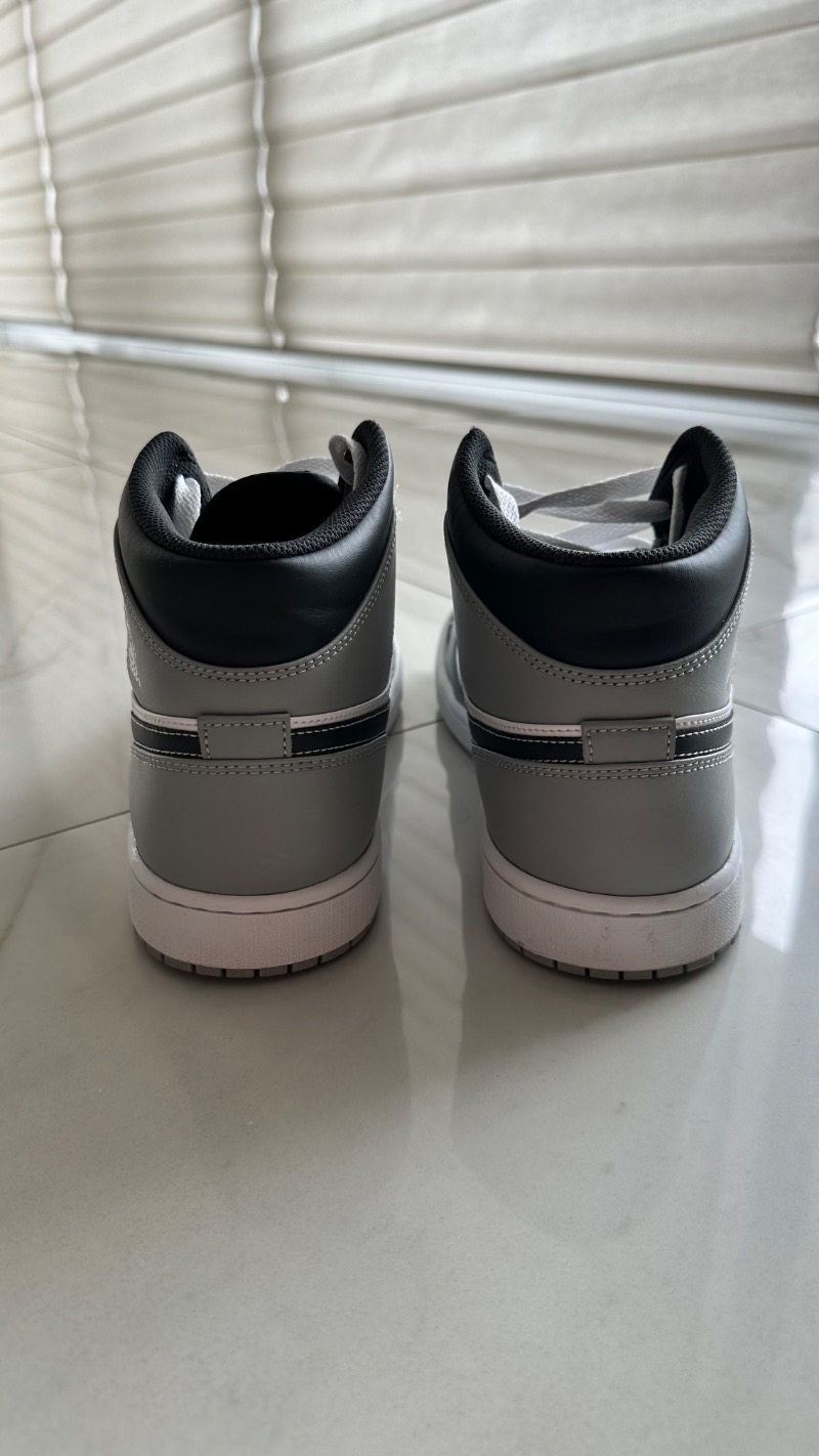 Foto 3 de Air Jordan 1 Mid Light Smoke Grey — 44, Usado
